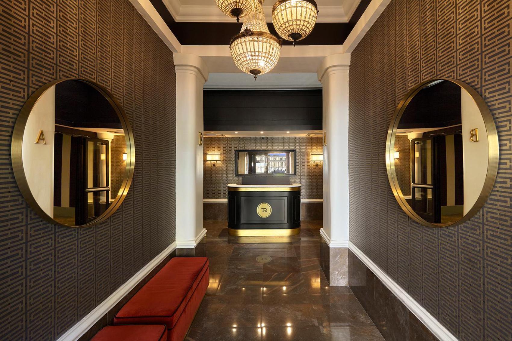 Hotel Trianon Borgo Pio 4*